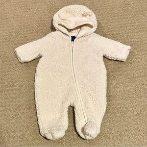 Baby GAP snow suit - up to 7# (newborn)